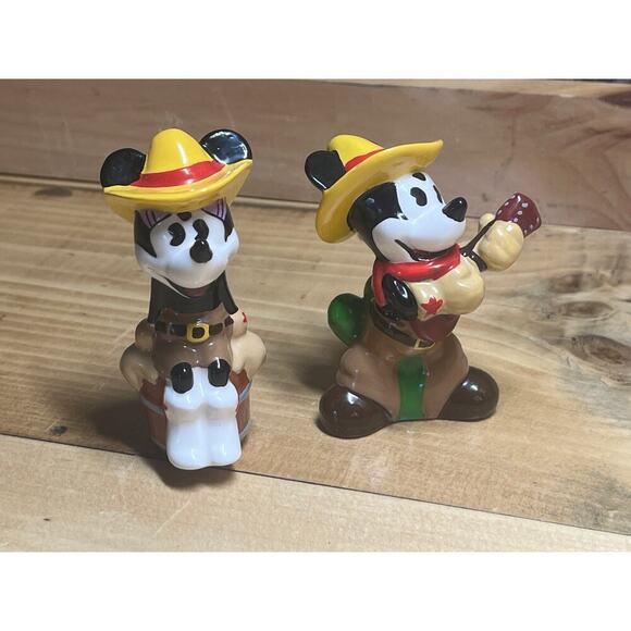 VTG Disney Mickey & Minnie Mouse Salt& Pepper Shakers Cowboy Western Hats Cactus - Picture 1 of 8